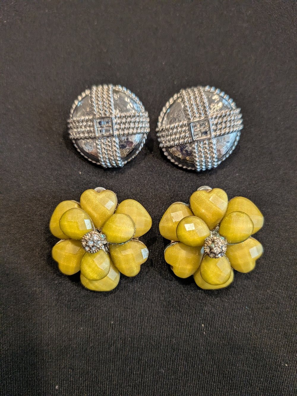 Yellow Flower Cluster Clip-On Earrings - Women's Jewelry Set Of 2 Pairs